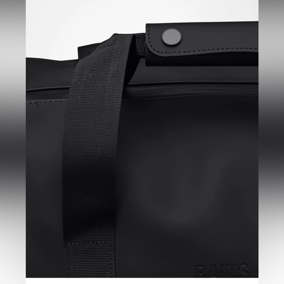 Rains Hilo Weekend Bag Small Black NWT Waterproof Duffel - Picture 6 of 11
